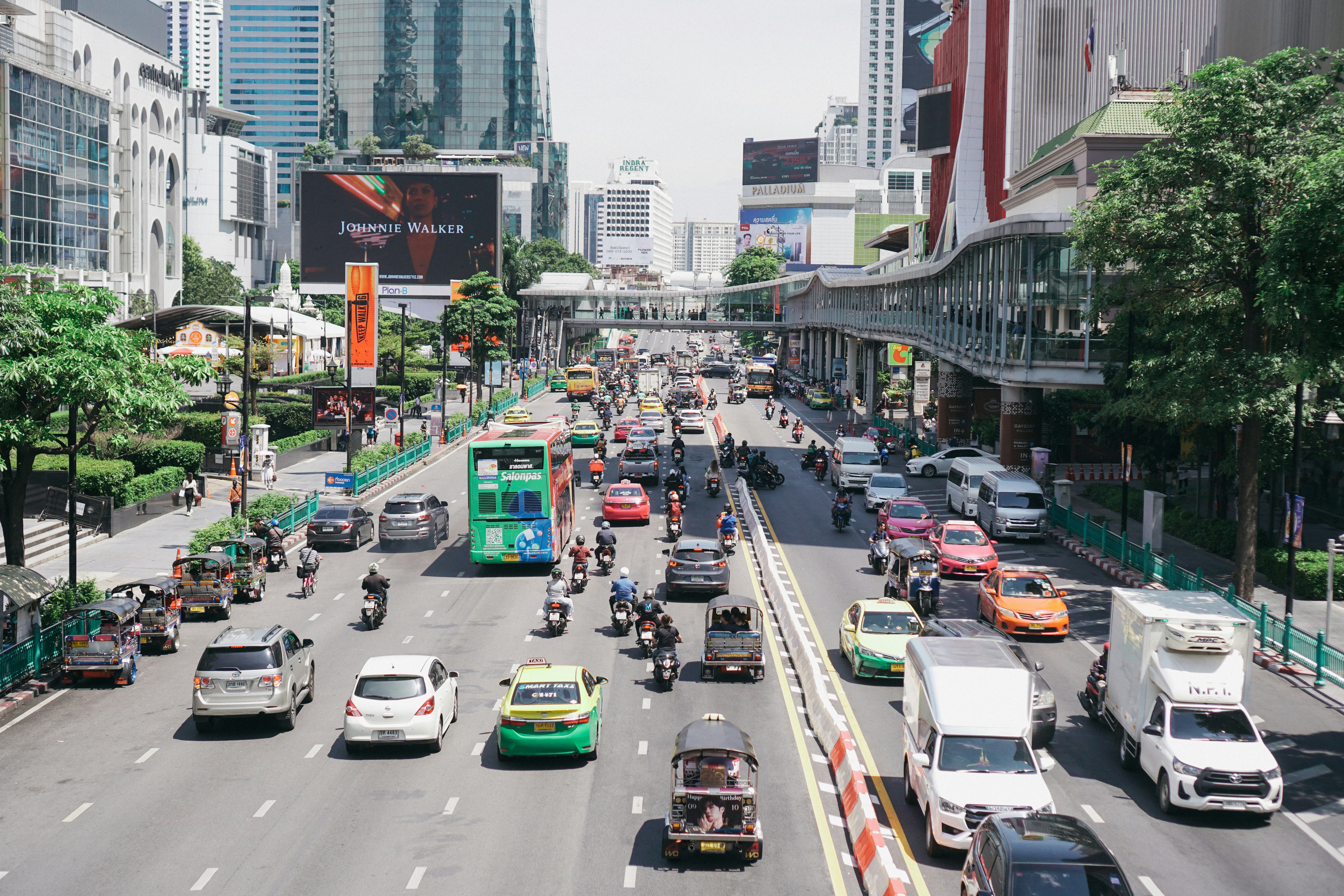 Transportasi darat, salah satu sektor yang dihitung kalkulator karbon